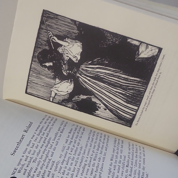 Vtg 1979 Brothers Grimm Fairy Tale Book - Picture 4 of 8